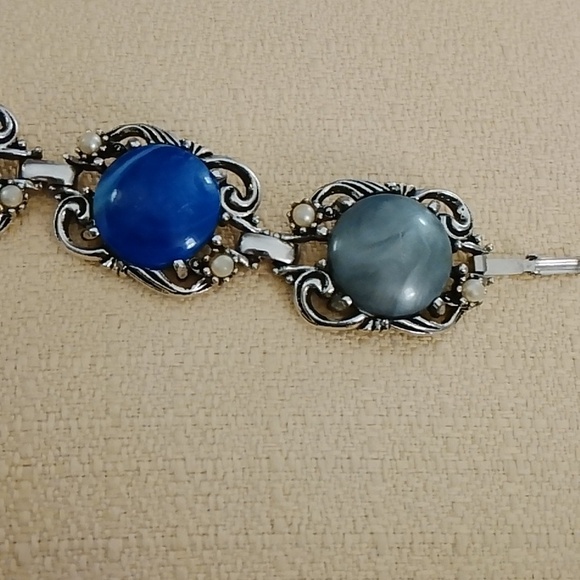 Elegant Multi-Color Stone Bracelet - Picture 15 of 16